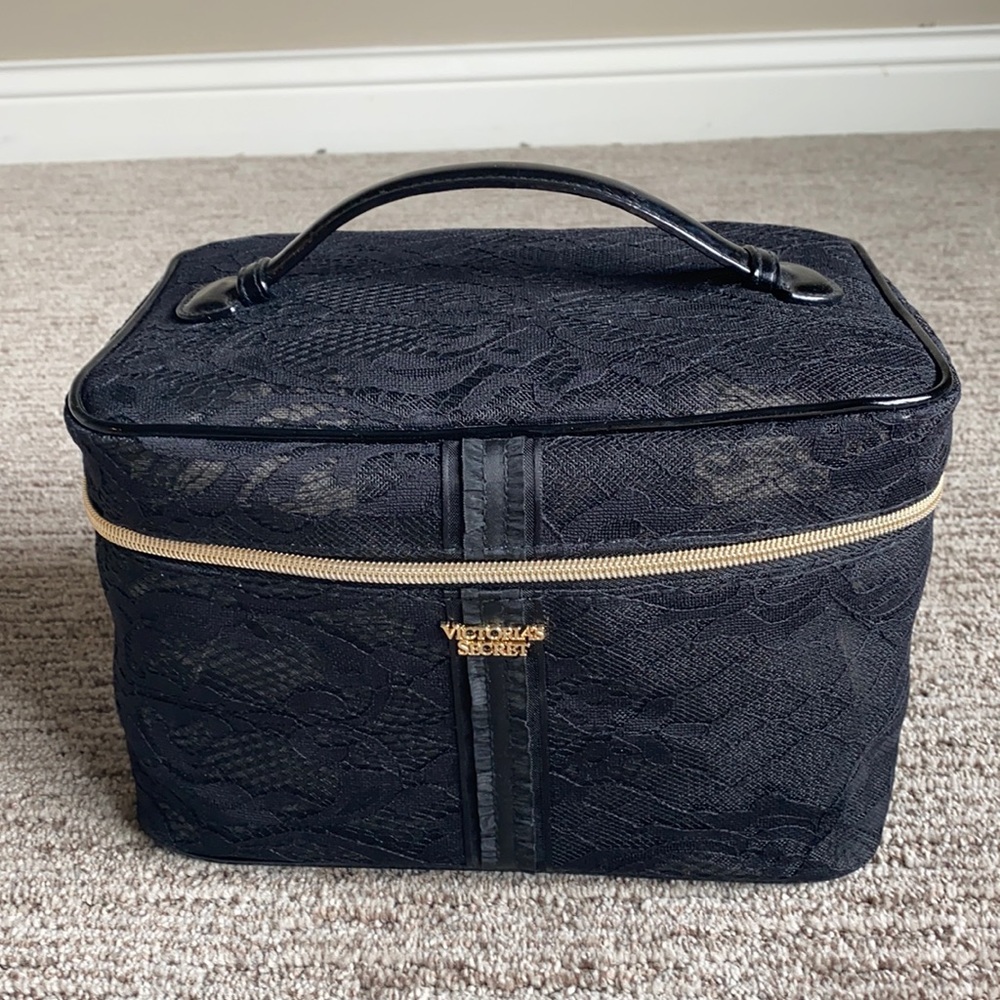 Victoria Secret organizer make up